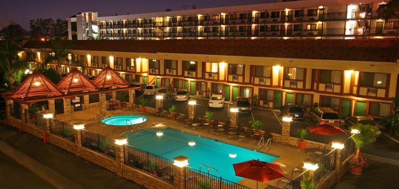 Tropicana Inn & Suites Anaheim Buitenkant foto